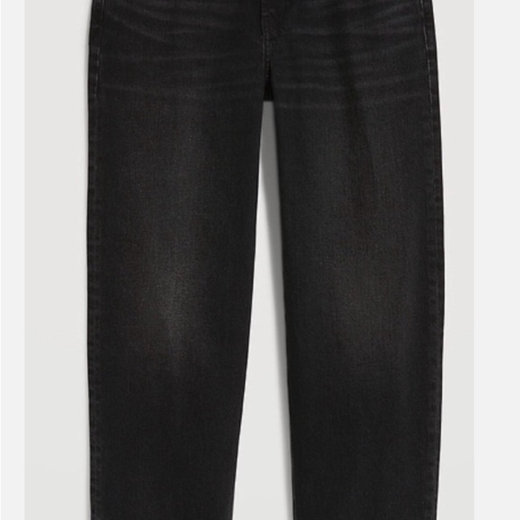 Old Navy Mid-Rise Boyfriend Loose jeans in shade Black - Picture 3 of 8